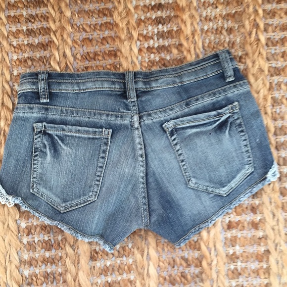 Jean shorts with Lace - Picture 2 of 2